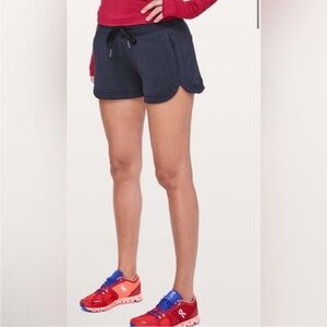 Lululemon women’s size 6 shorts
